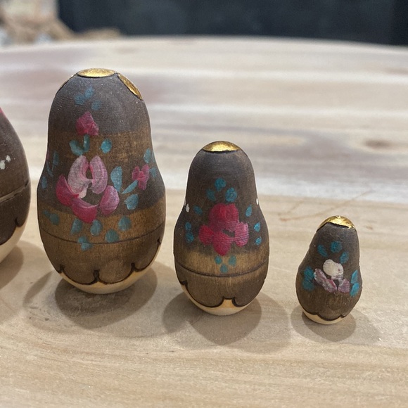 Vintage Russian nesting dolls, set of five - Picture 7 of 11